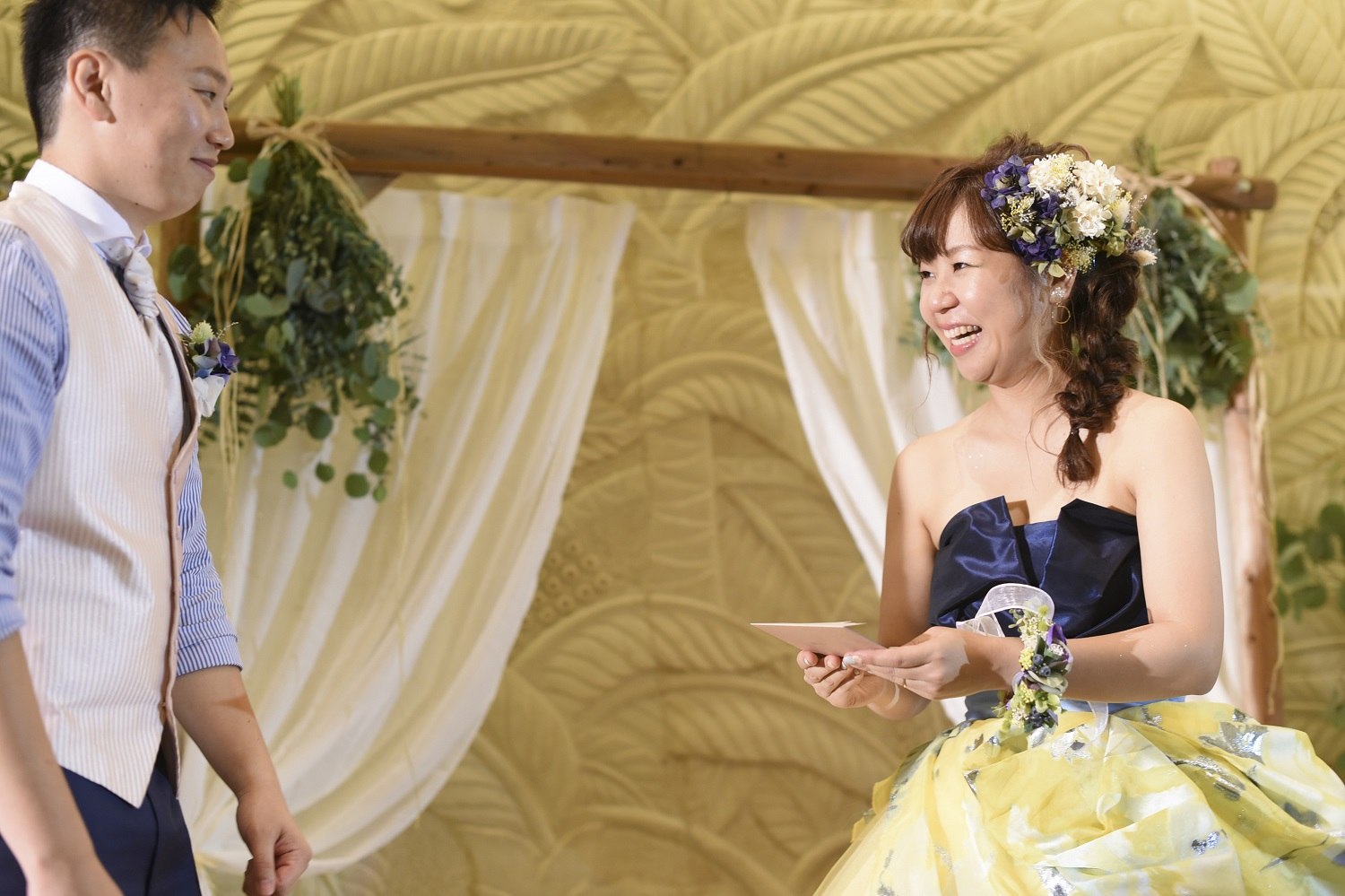 高松市の結婚式場アイルバレクラブで新郎から新婦にプレゼント
