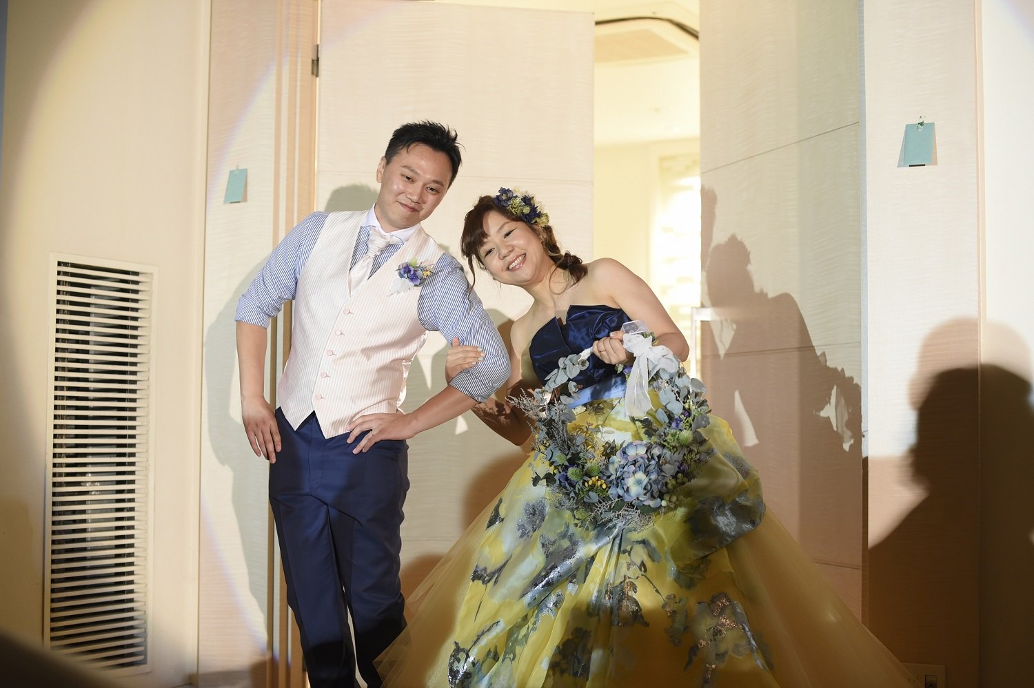 高松市の結婚式場アイルバレクラブで新郎新婦との記念写真