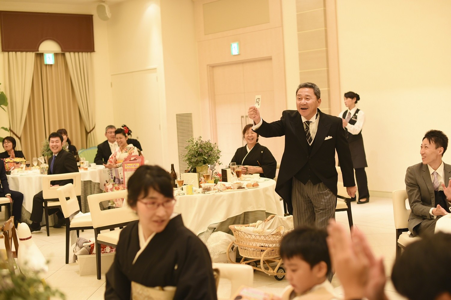 高松市の結婚式場アイルバレクラブで親族が飛騨牛を獲得