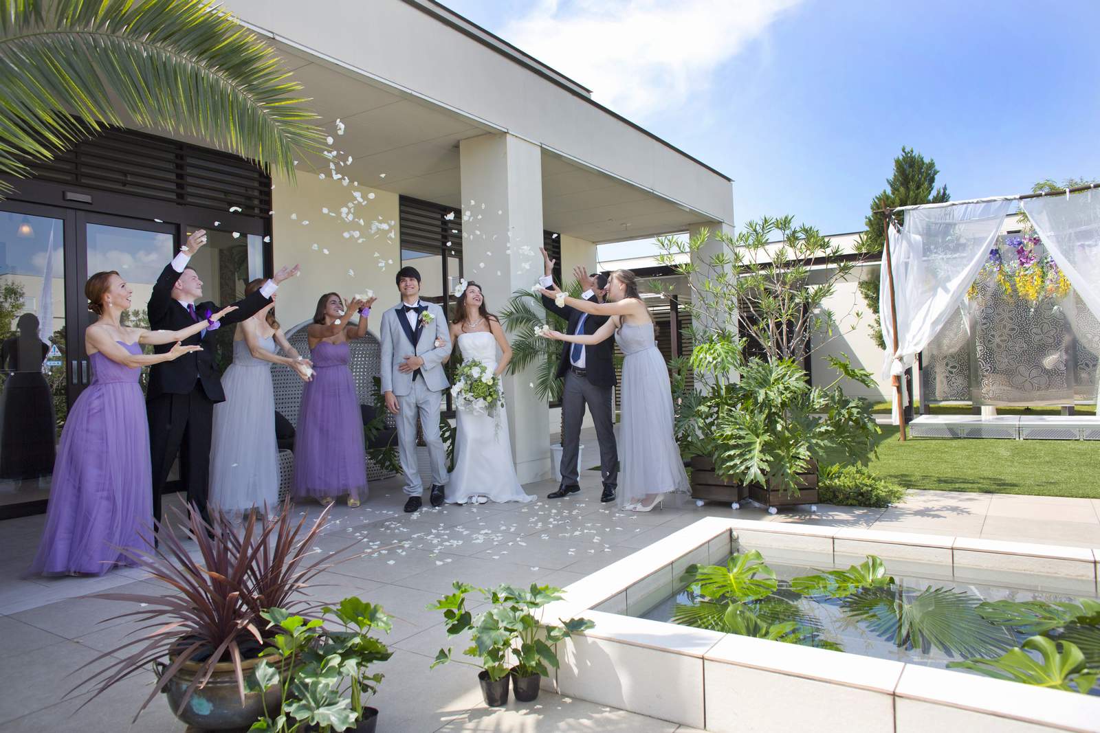 高松市の結婚式場アイルバレクラブのフラワーシャワー