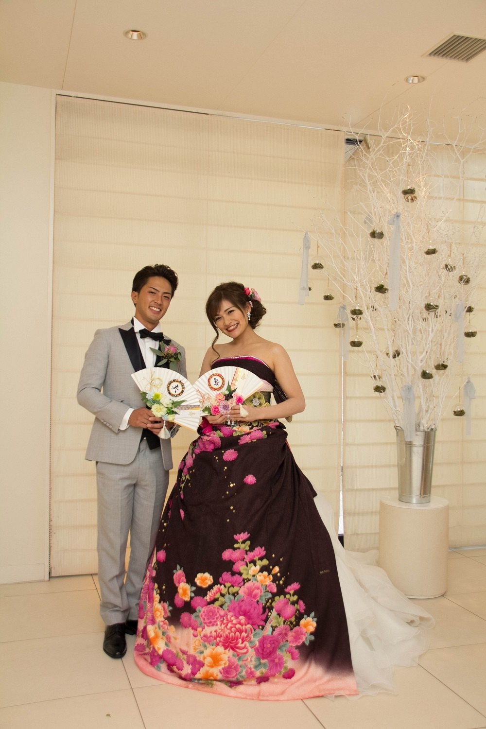 高松市の結婚式場アイルバレクラブで和風ドレスを着ての記念写真