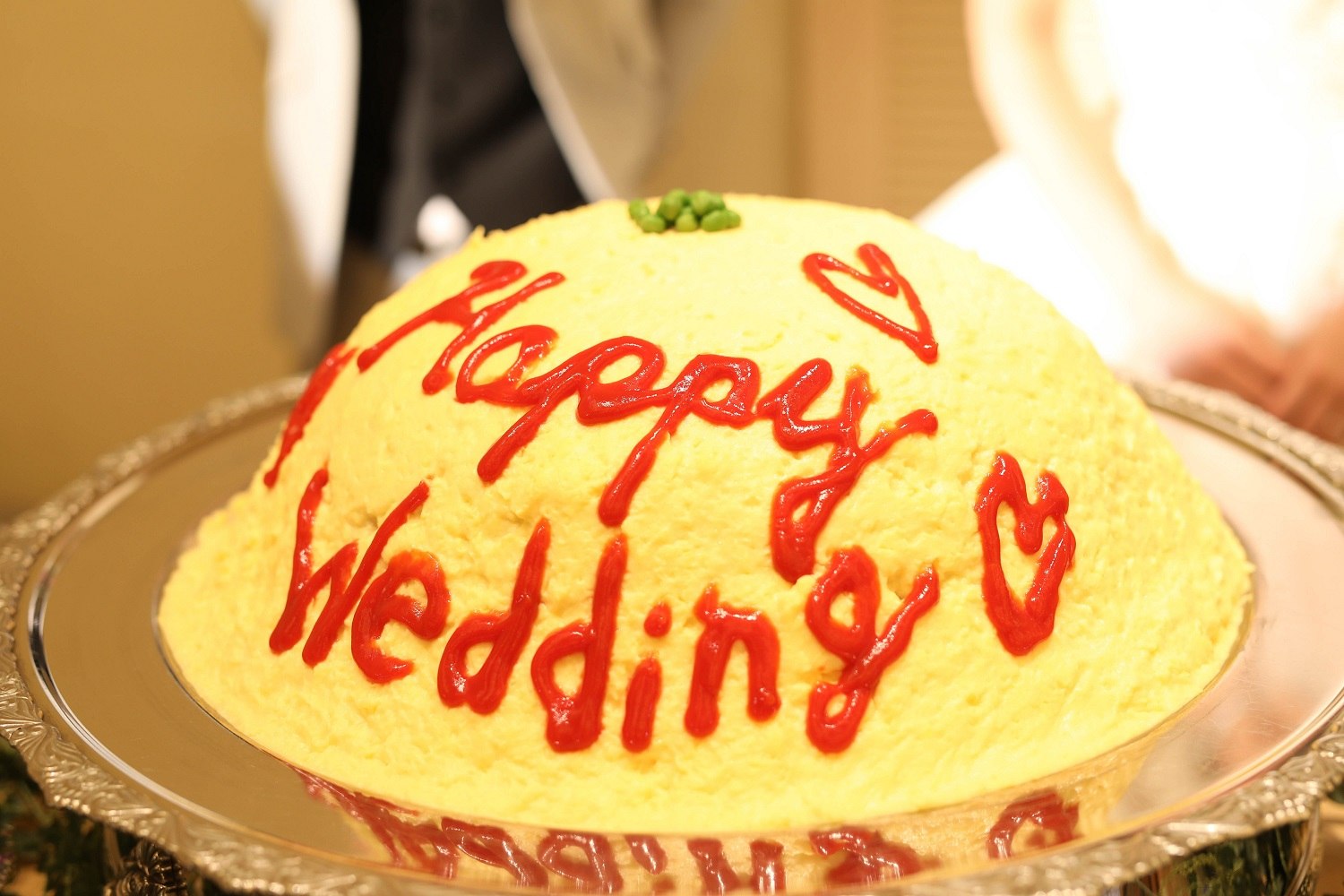 高松市の結婚式場アイルバレクラブのオムライスにケチャップでハッピーウエディングの文字を