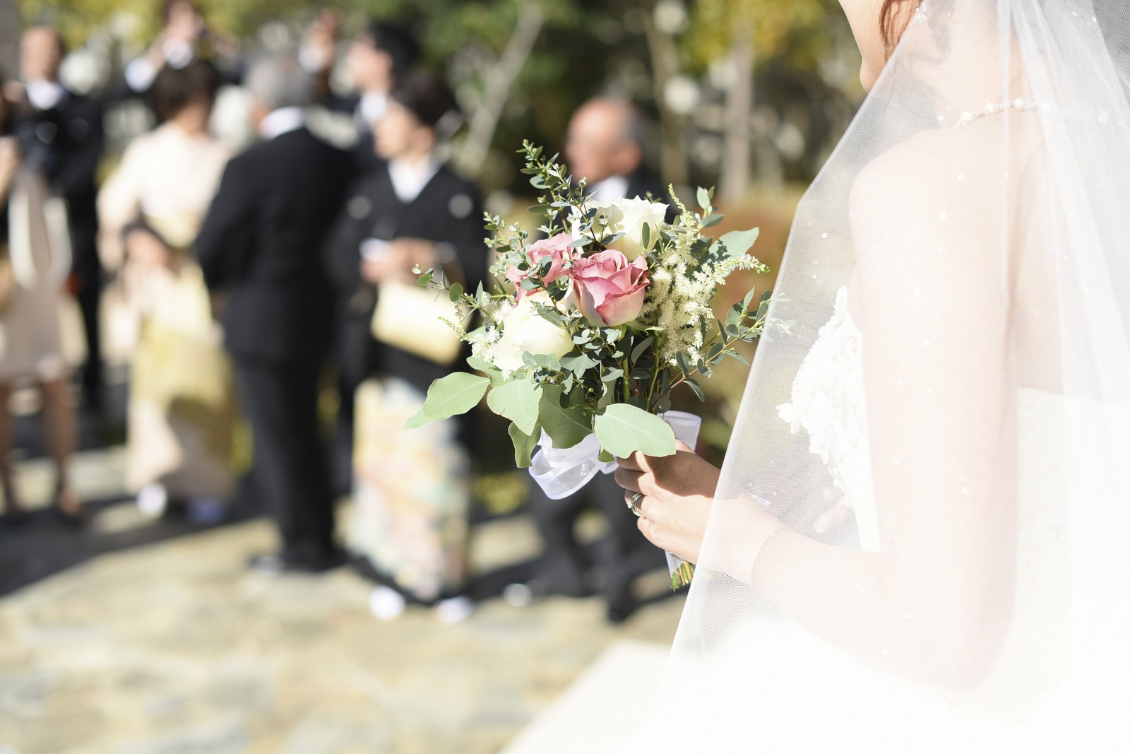 高松市の結婚式場アイルバレクラブでブーケトス