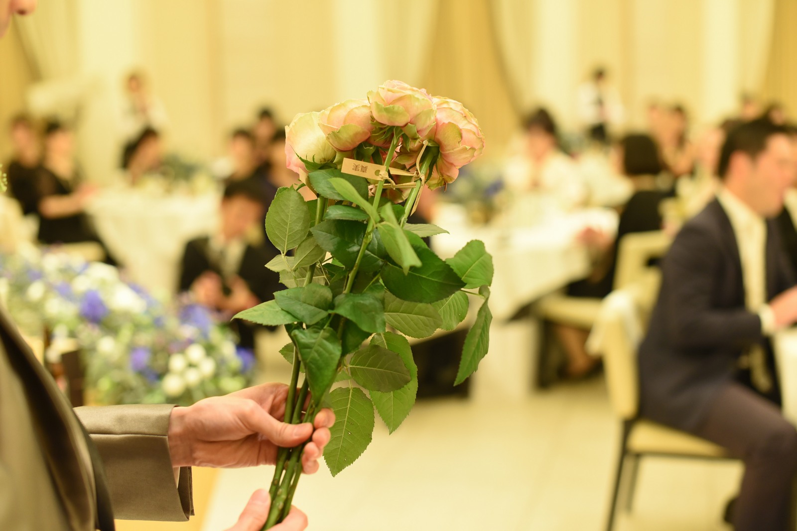 高松市の結婚式場アイルバレクラブでダーズンローズのセレモニー