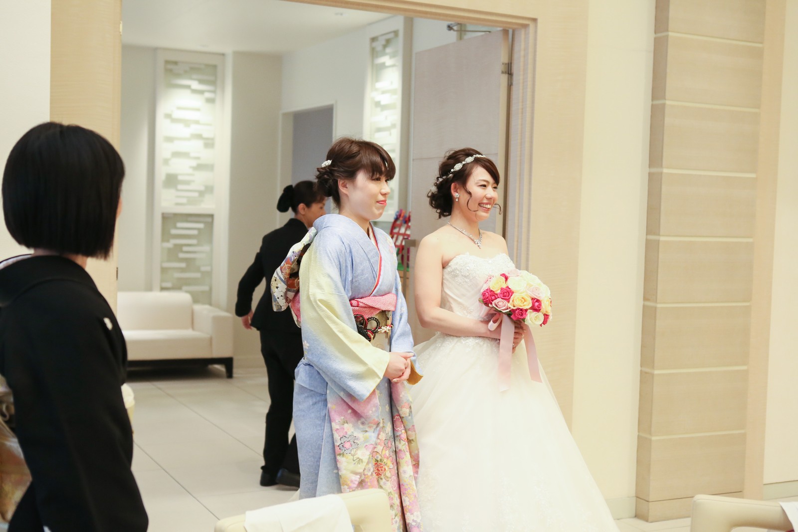 高松市の結婚式場アイルバレクラブでご家族と退場