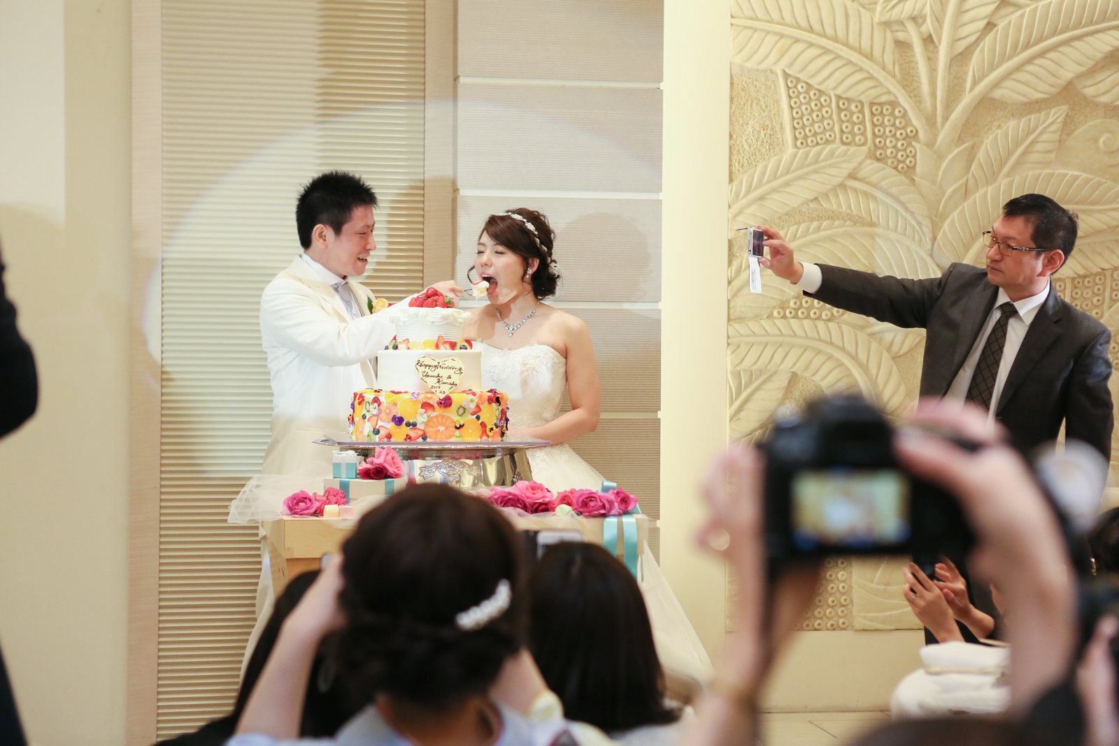 高松市の結婚式場アイルバレクラブのファーストバイトシーン