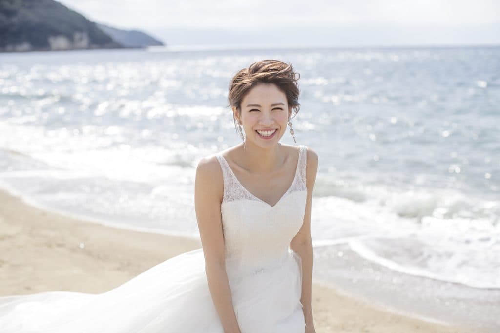 高松市の結婚式場アイルバレクラブのウェディングドレス