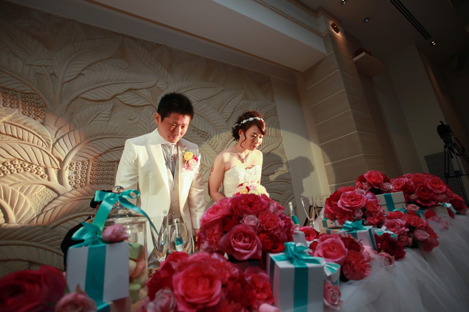 高松市の結婚式場アイルバレクラブのメインテーブル装飾