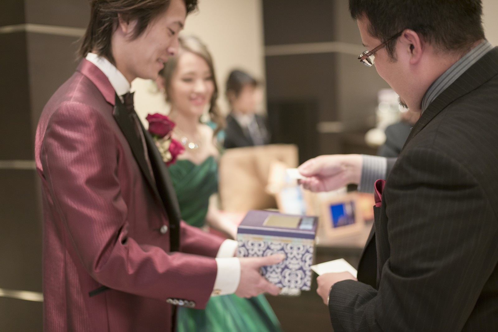 高松市の結婚式場アイルバレクラブでサプライズプレゼント