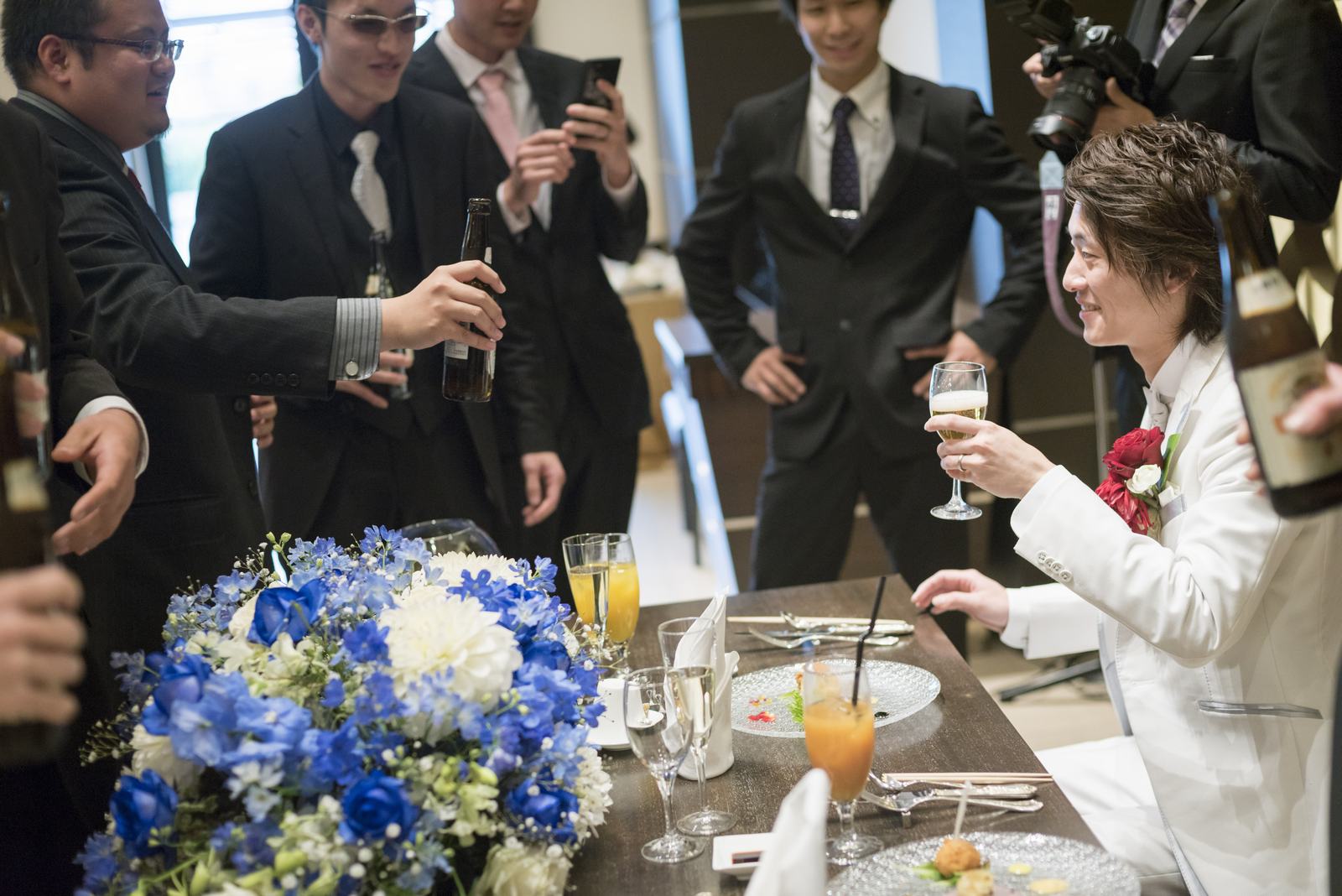 高松市の結婚式場アイルバレクラブのメインテーブルで乾杯