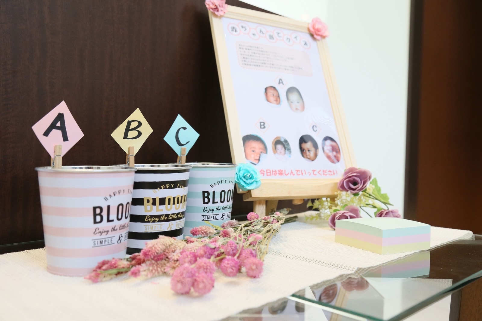 高松市の結婚式場アイルバレクラブのフロント 新郎様新婦様の遊び心、ウェルカムスペースにクイズが。
