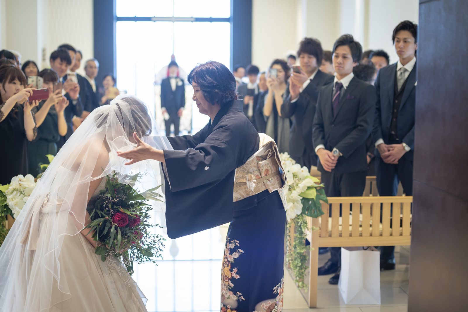 高松市の結婚式場アイルバレクラブのベールダウン